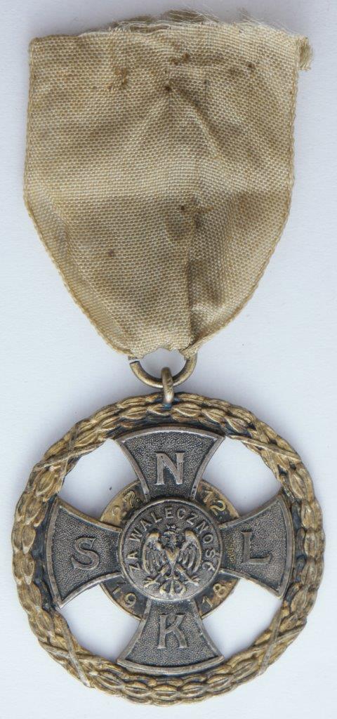 Gedenk-Auszeichnung für die Tapferkeit im Aufstand Großpolens 1918-19 des ehemaligen Oberkommandos der Volkswehr, ergänzt durch einen goldenen Lorbeerkranz am grünen Band